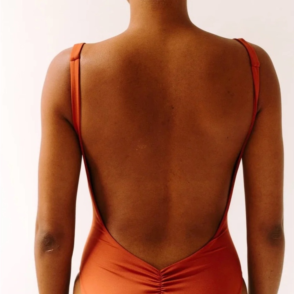 Londre the minimalist one piece Sculpting clay Swimsuit